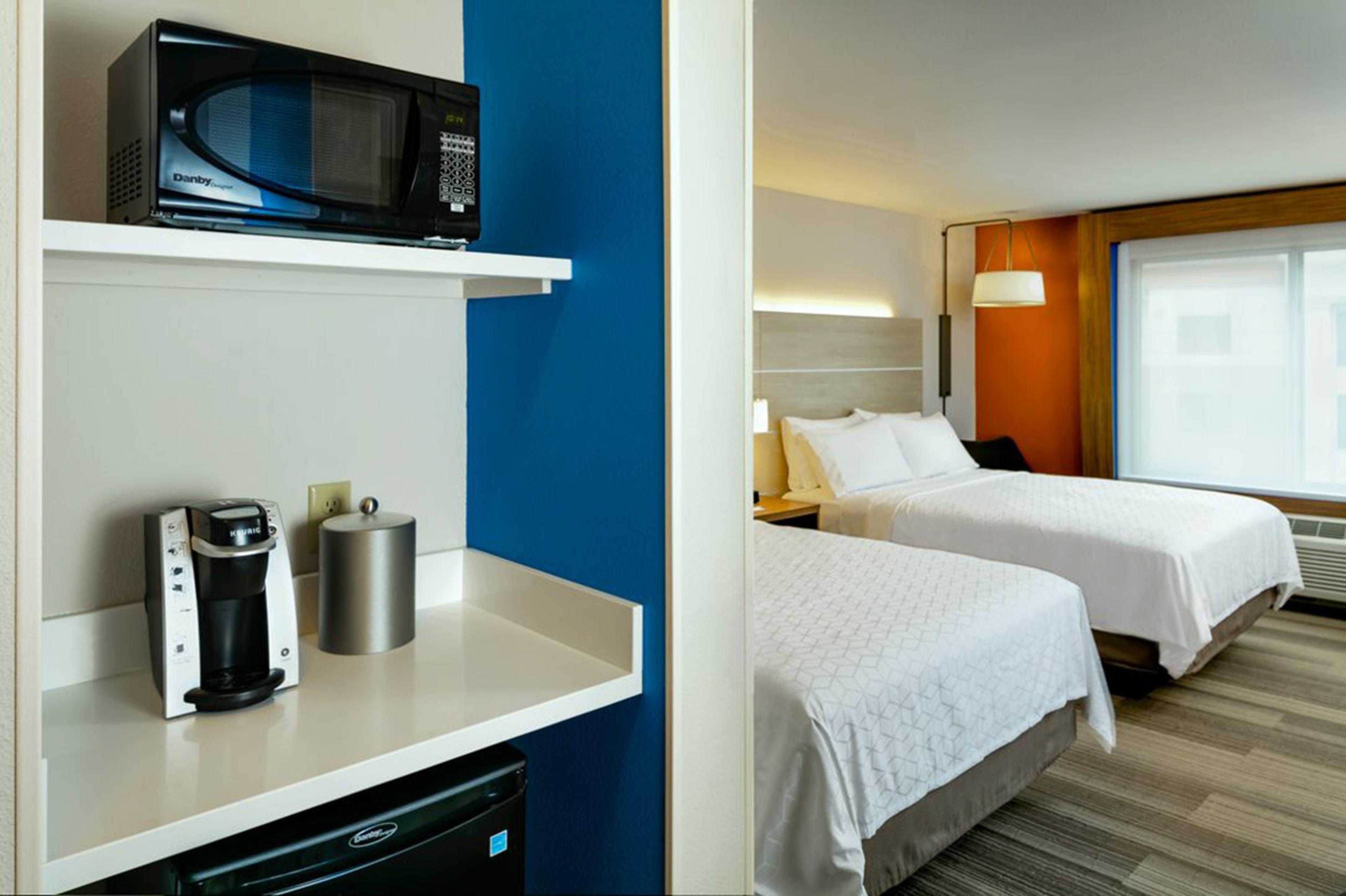 Holiday Inn Express & Suites - Medford By Ihg Екстериор снимка