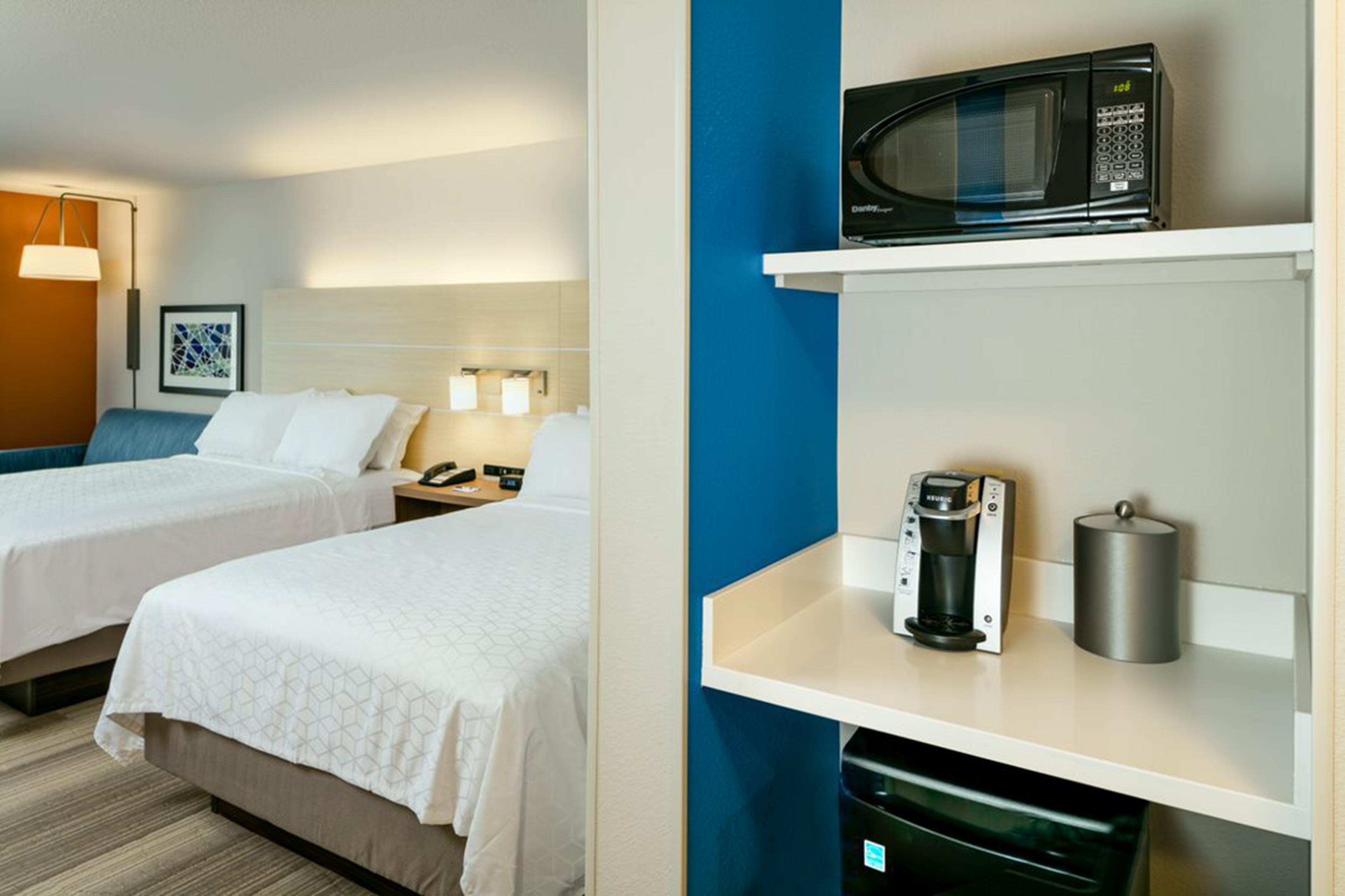 Holiday Inn Express & Suites - Medford By Ihg Екстериор снимка