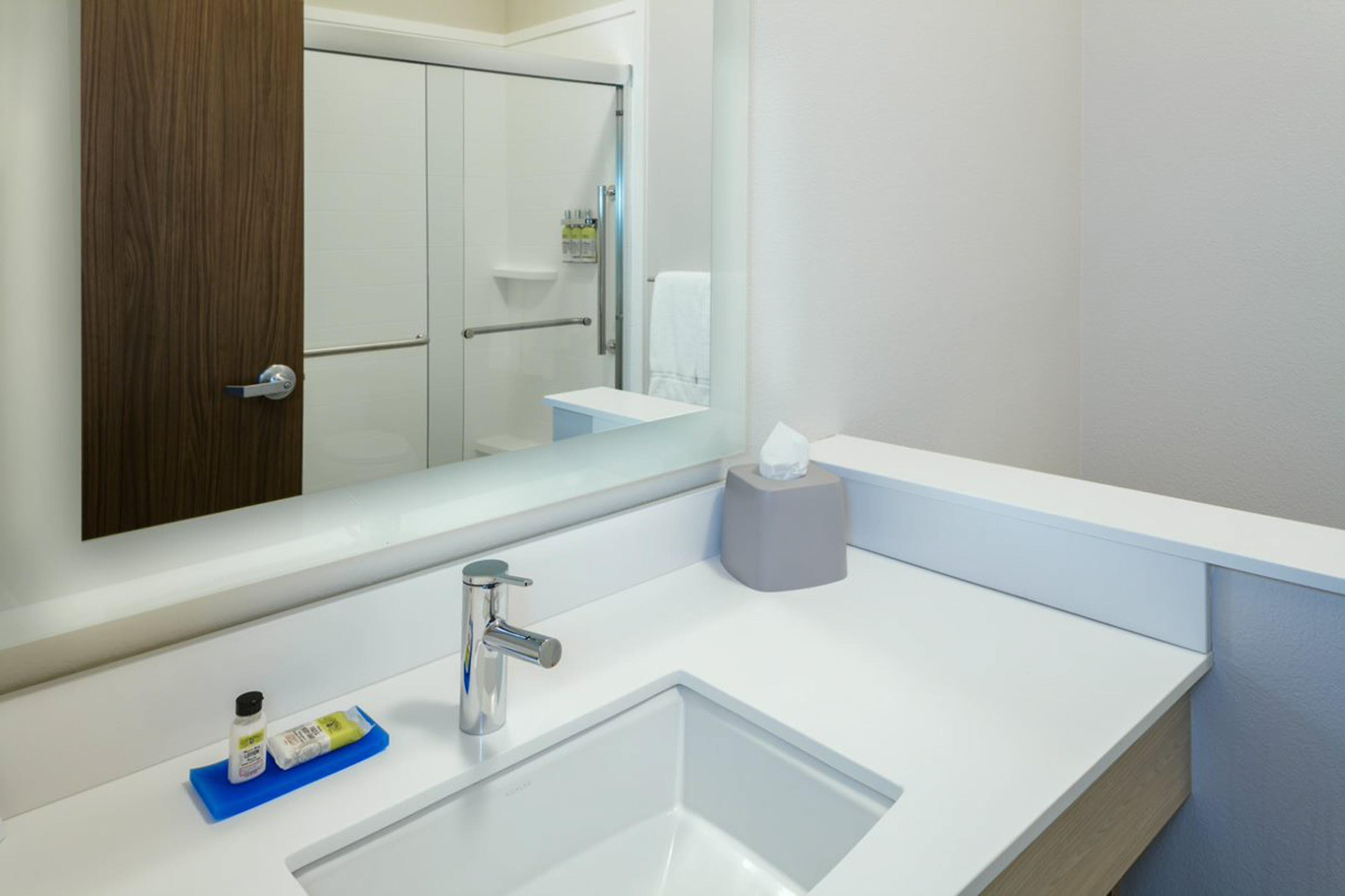 Holiday Inn Express & Suites - Medford By Ihg Екстериор снимка