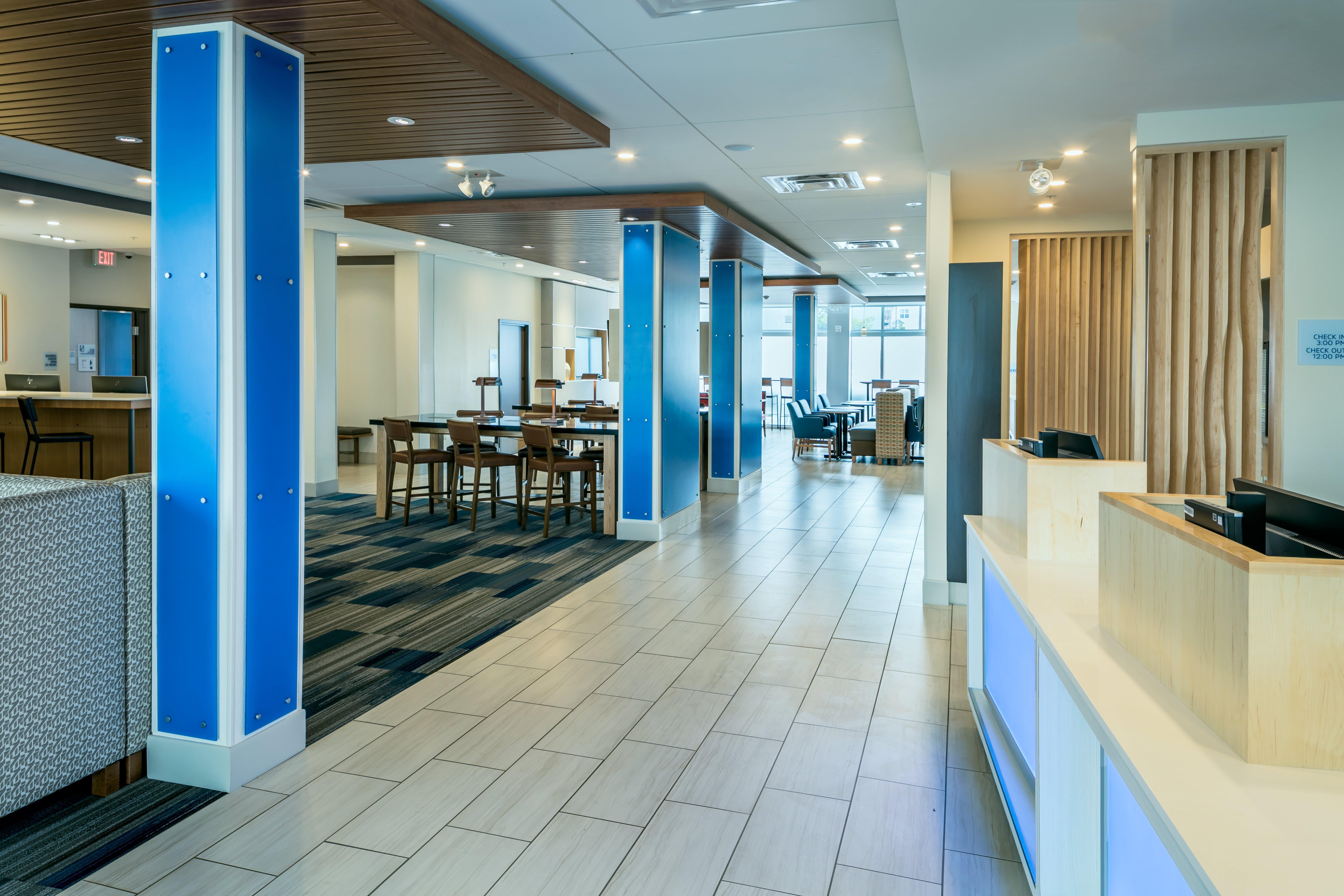 Holiday Inn Express & Suites - Medford By Ihg Екстериор снимка