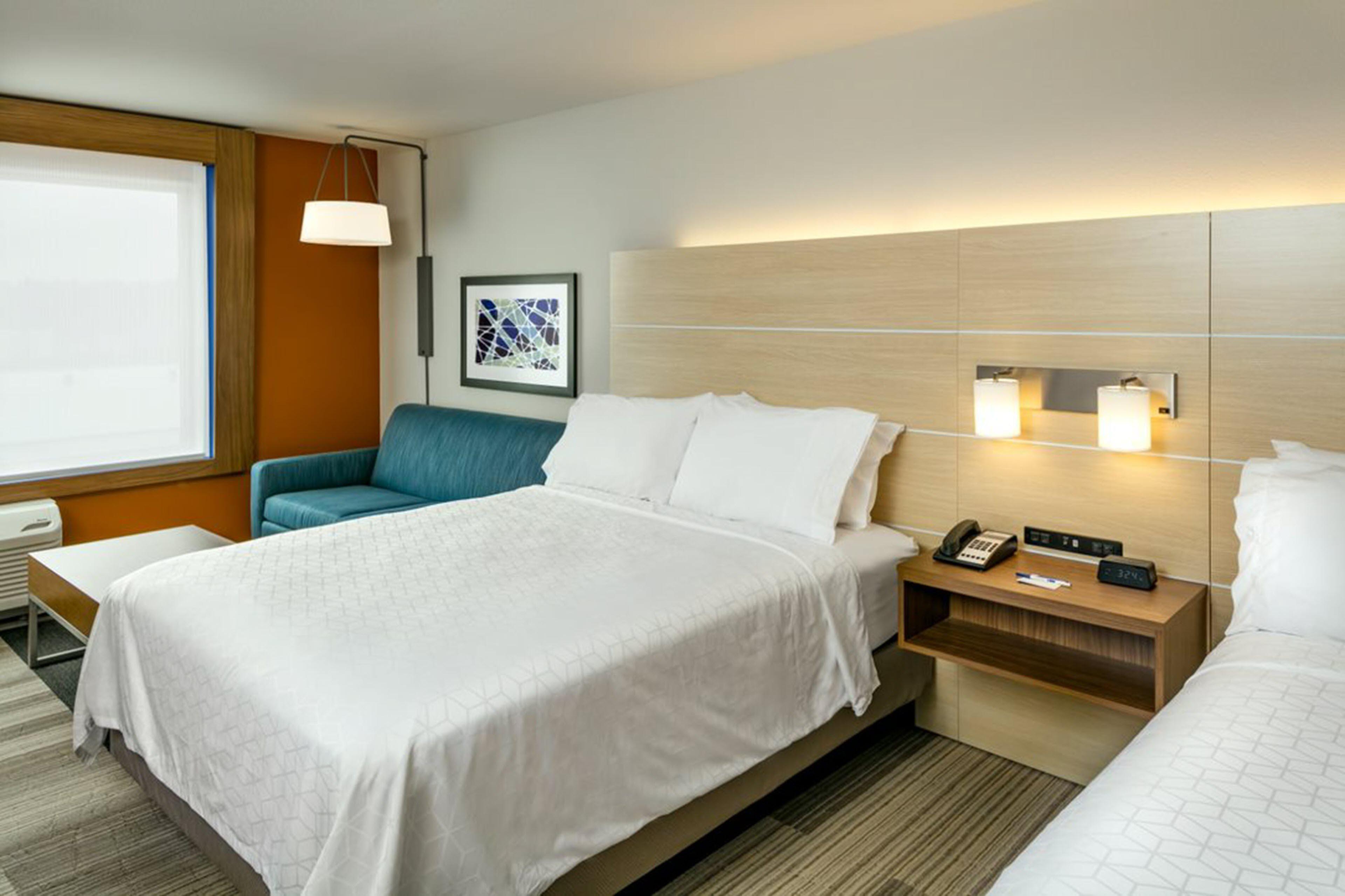 Holiday Inn Express & Suites - Medford By Ihg Екстериор снимка