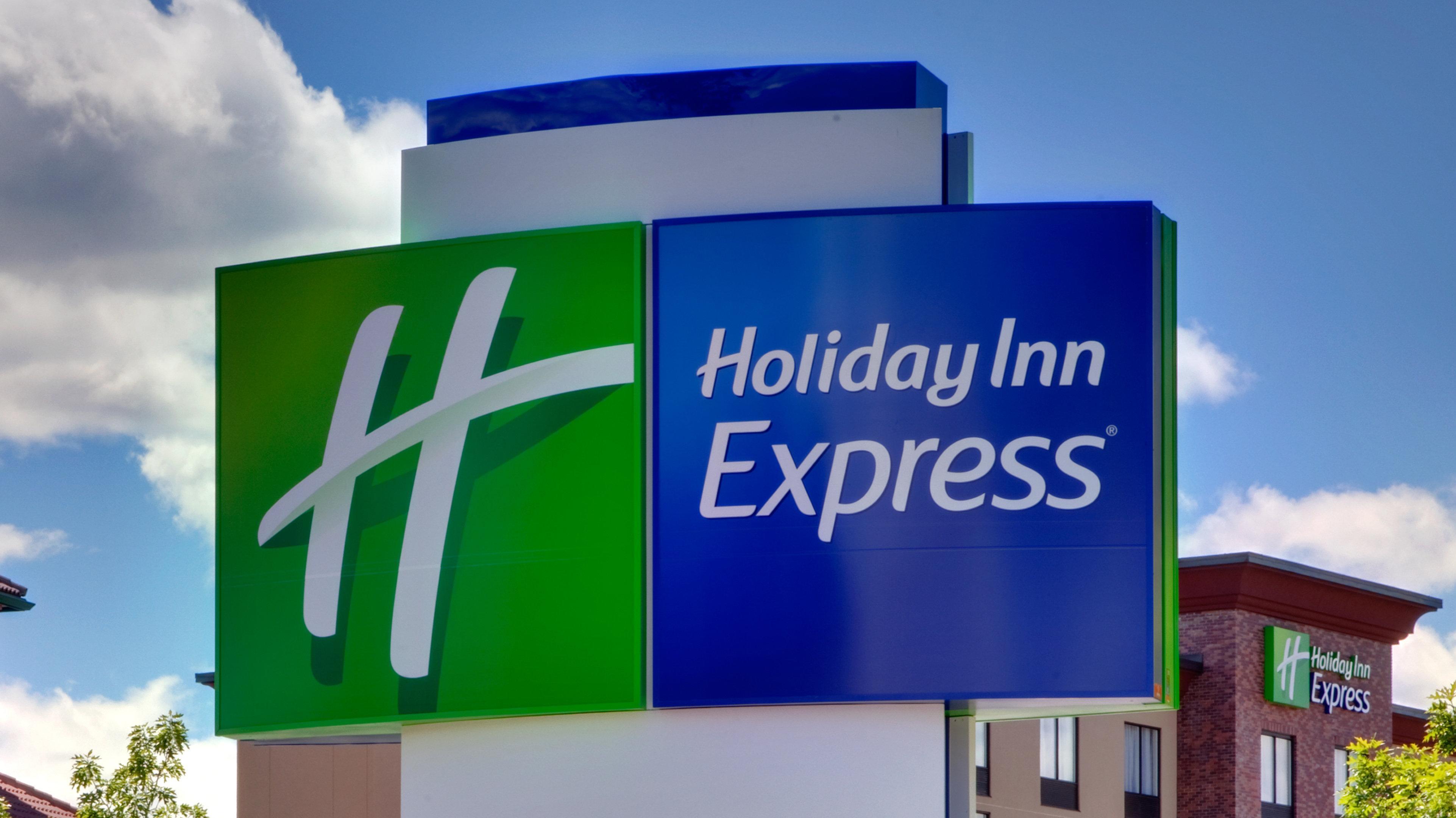 Holiday Inn Express & Suites - Medford By Ihg Екстериор снимка