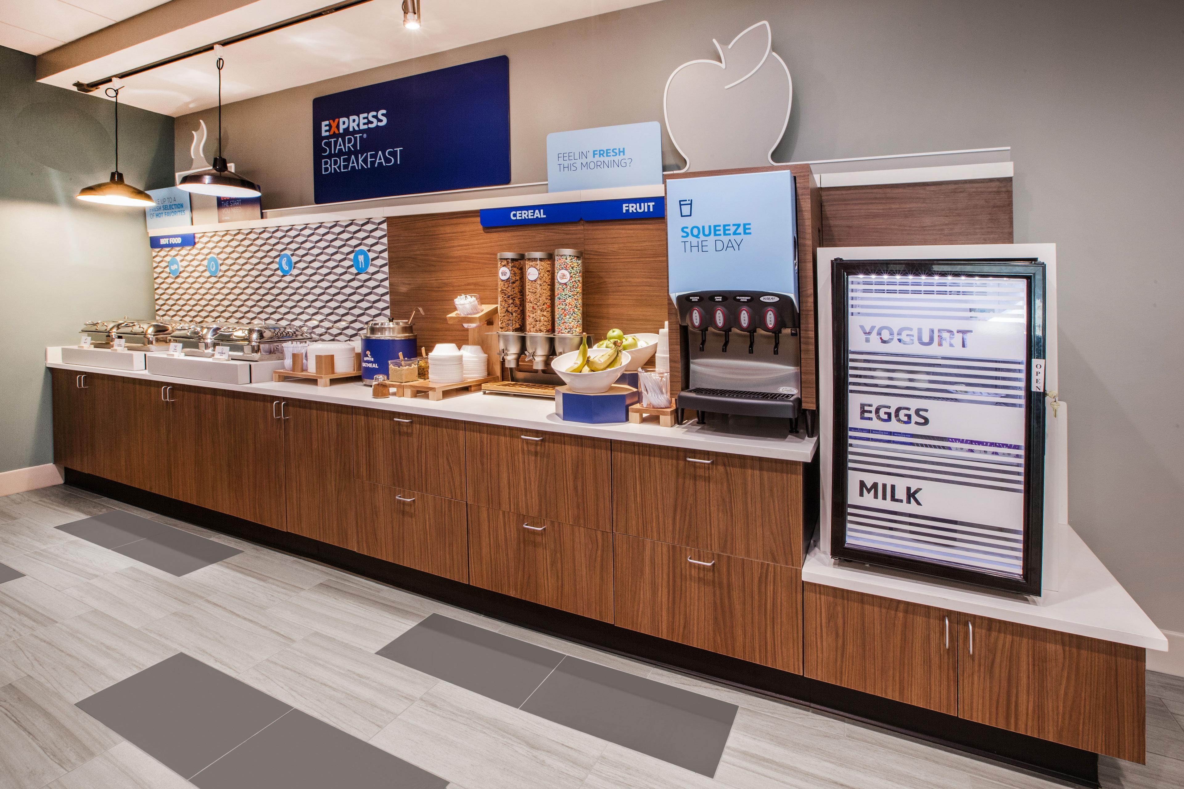 Holiday Inn Express & Suites - Medford By Ihg Екстериор снимка