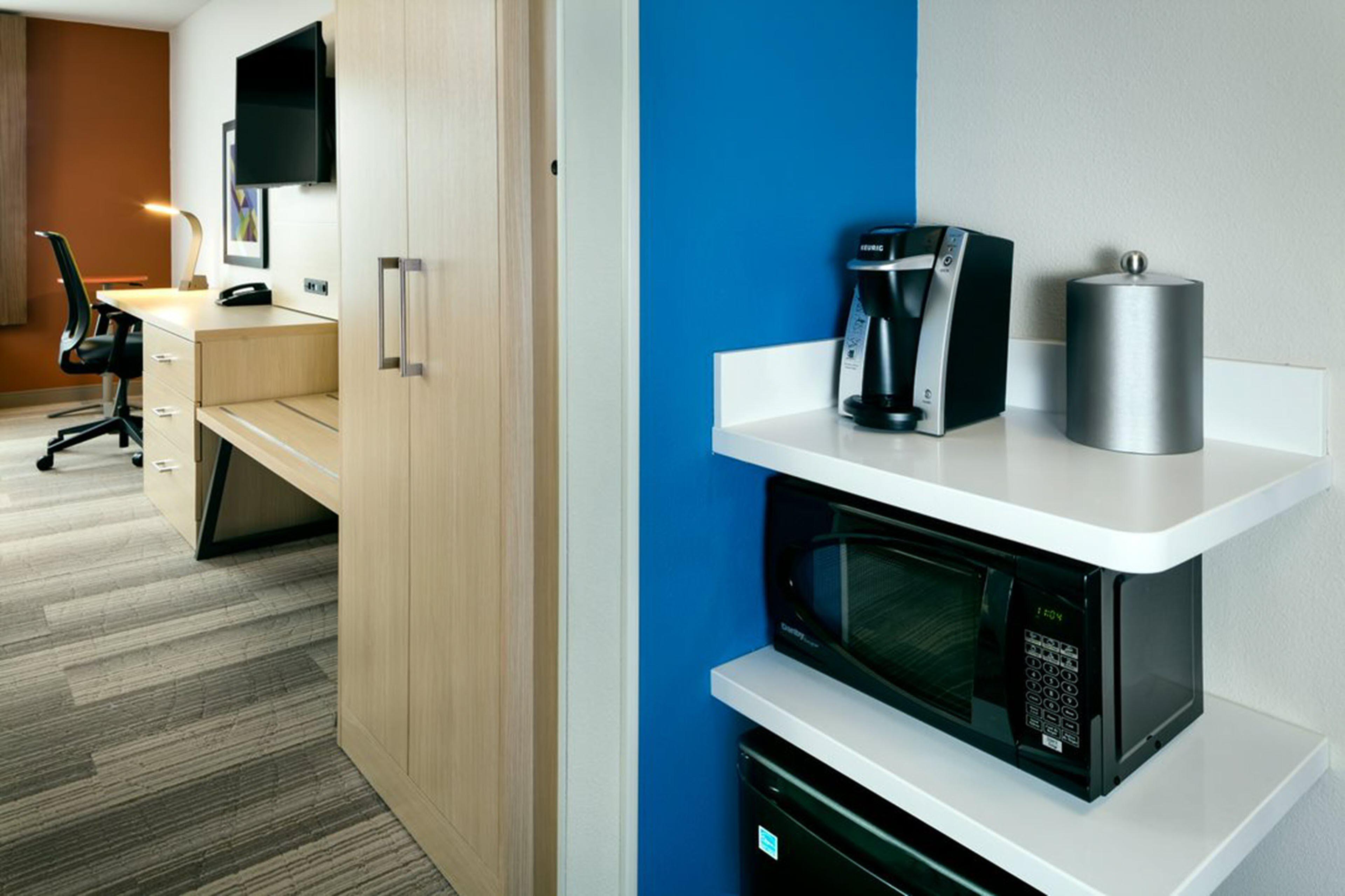 Holiday Inn Express & Suites - Medford By Ihg Екстериор снимка