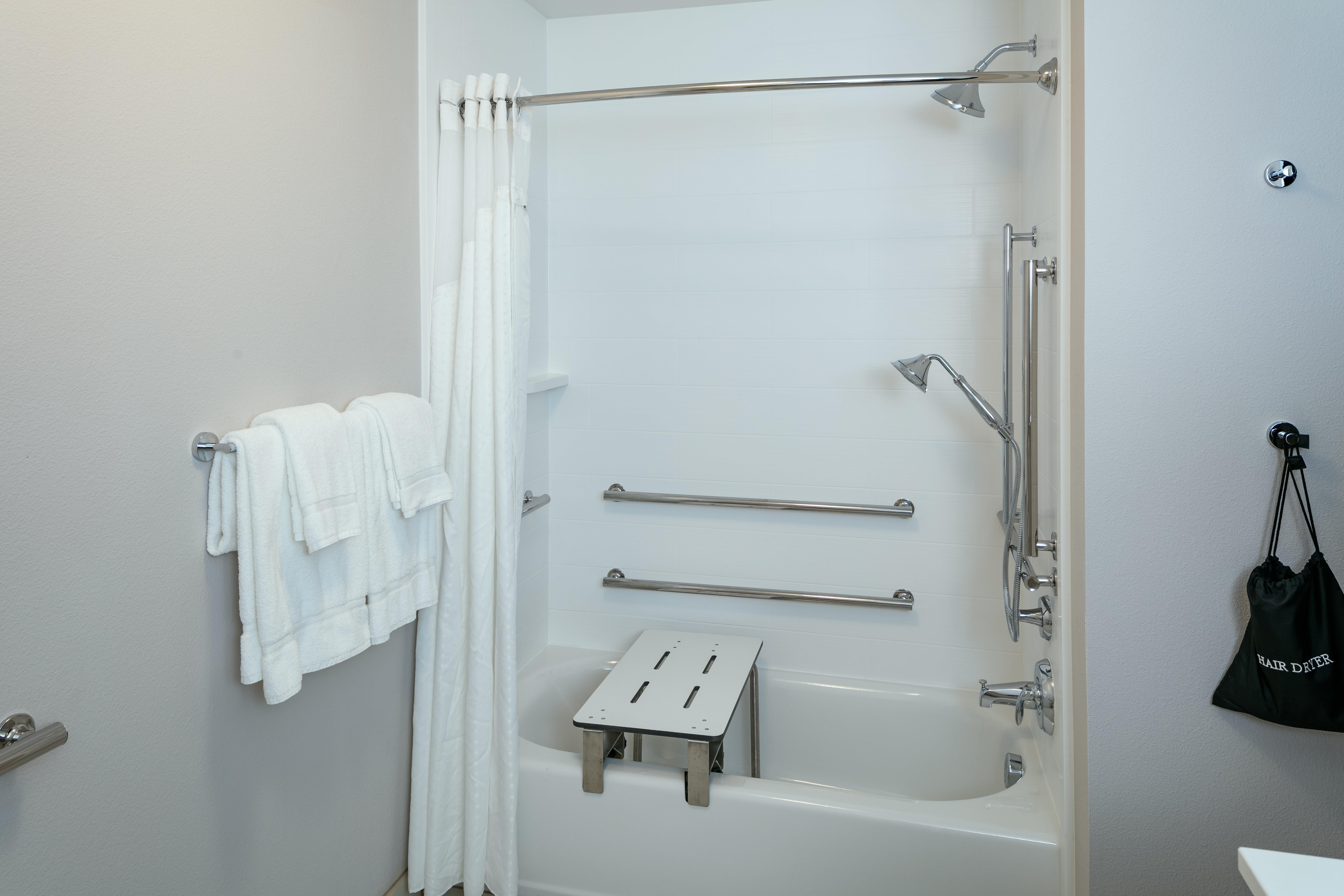 Holiday Inn Express & Suites - Medford By Ihg Екстериор снимка