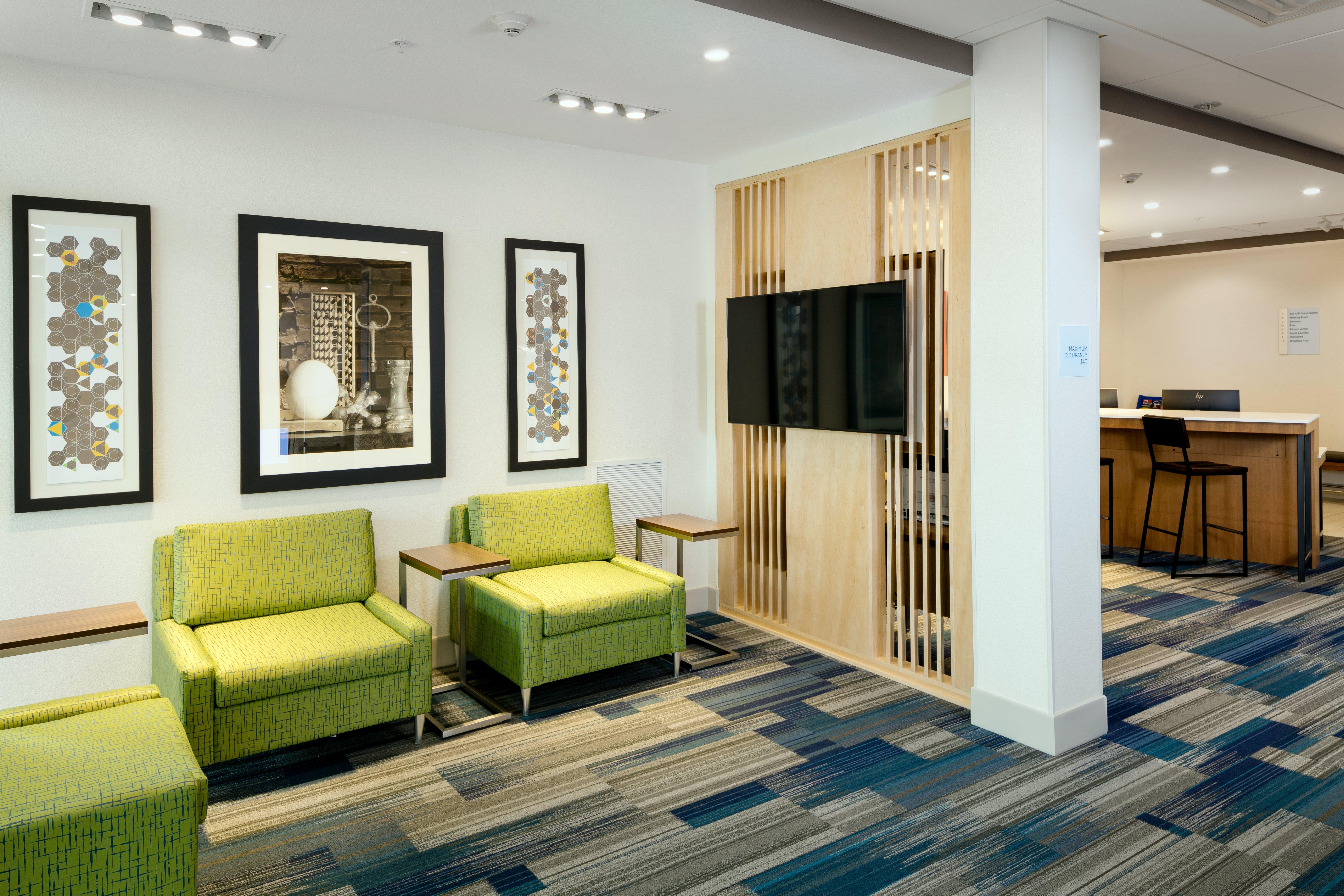 Holiday Inn Express & Suites - Medford By Ihg Екстериор снимка